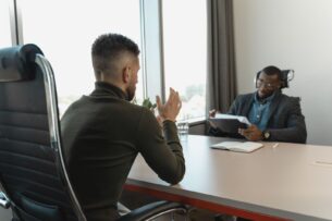 Professionele kledingkeuzes voor een zelfverzekerde indruk op de beursvloer